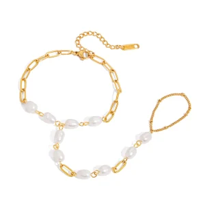 Bijou de main raffiné en acier inoxydable, chaîne dorée et perles blanches, bracelet fantaisie chic et moderne, modèle Urima
