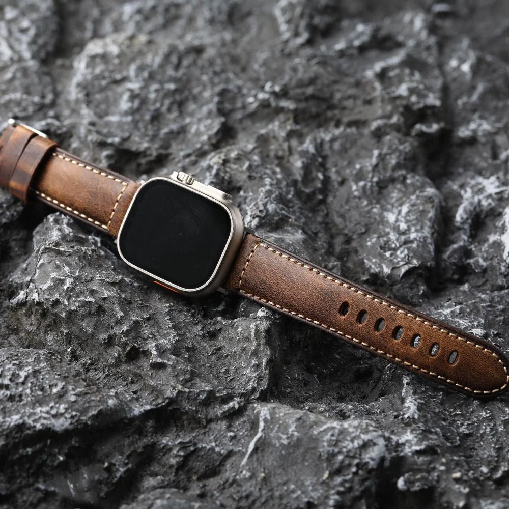 Bracelet Apple Watch en cuir marron vintage, texture naturelle patinée, maintien confortable, boucle acier noir ou argent, modèle Octave – Image 7