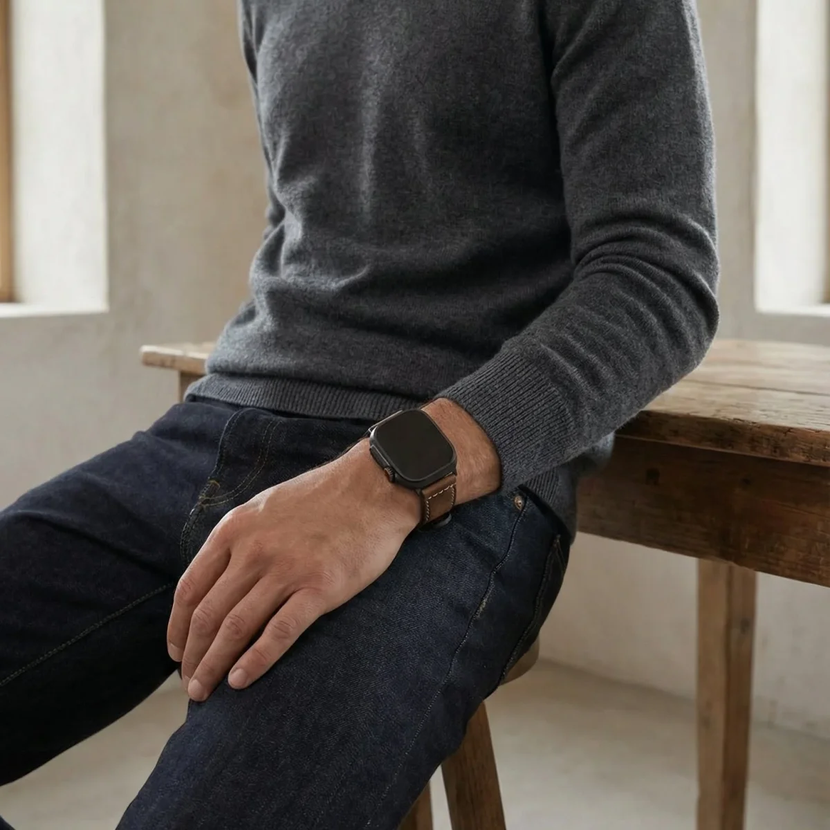 Bracelet Apple Watch en cuir marron vintage, texture naturelle patinée, maintien confortable, boucle acier noir ou argent, modèle Octave – Image 6