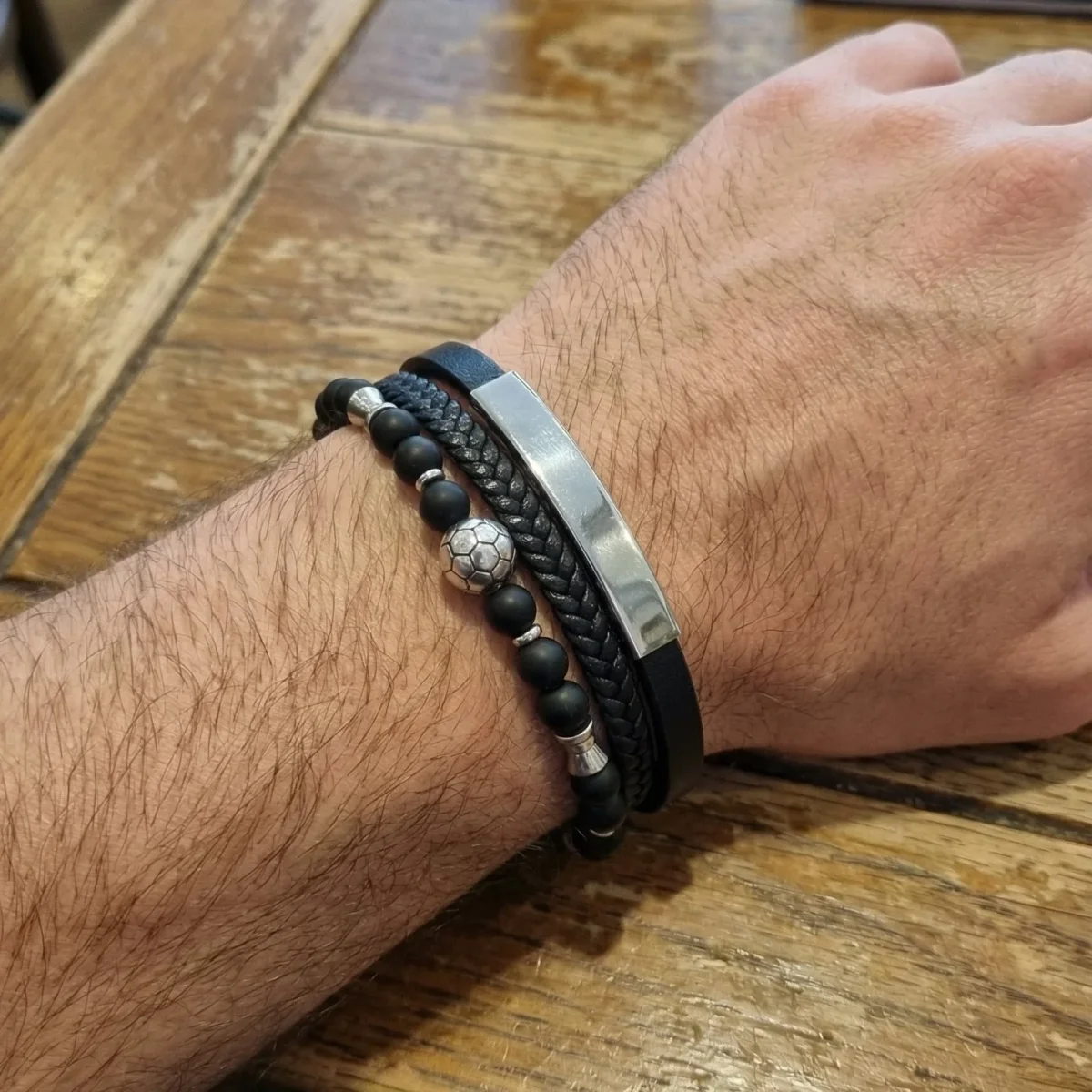 Bracelet personnalisé masculin moderne foot, cuir tressé et perles, fermoir magnétique en acier, ballon de football, modèle Lamine – Image 5