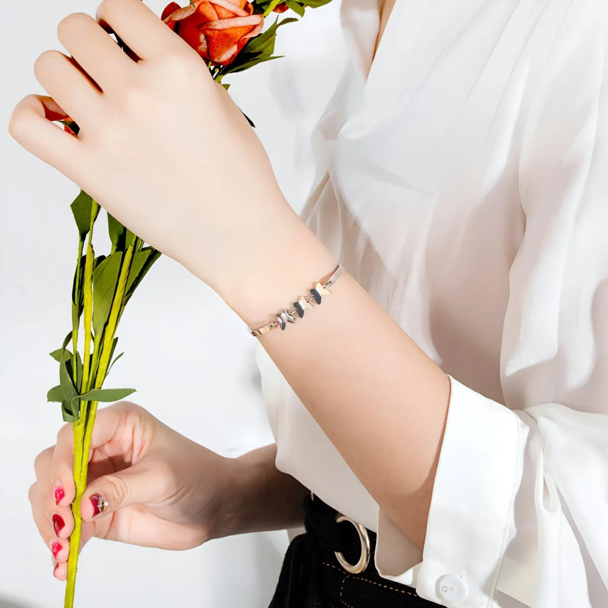 Bracelet pour femme, papillons s'envolant, en acier inoxydable, modèle Annie – Image 3