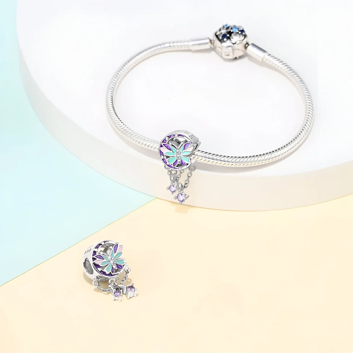 Charm papillon coloré, pour femme, modèle Leontina – Image 4