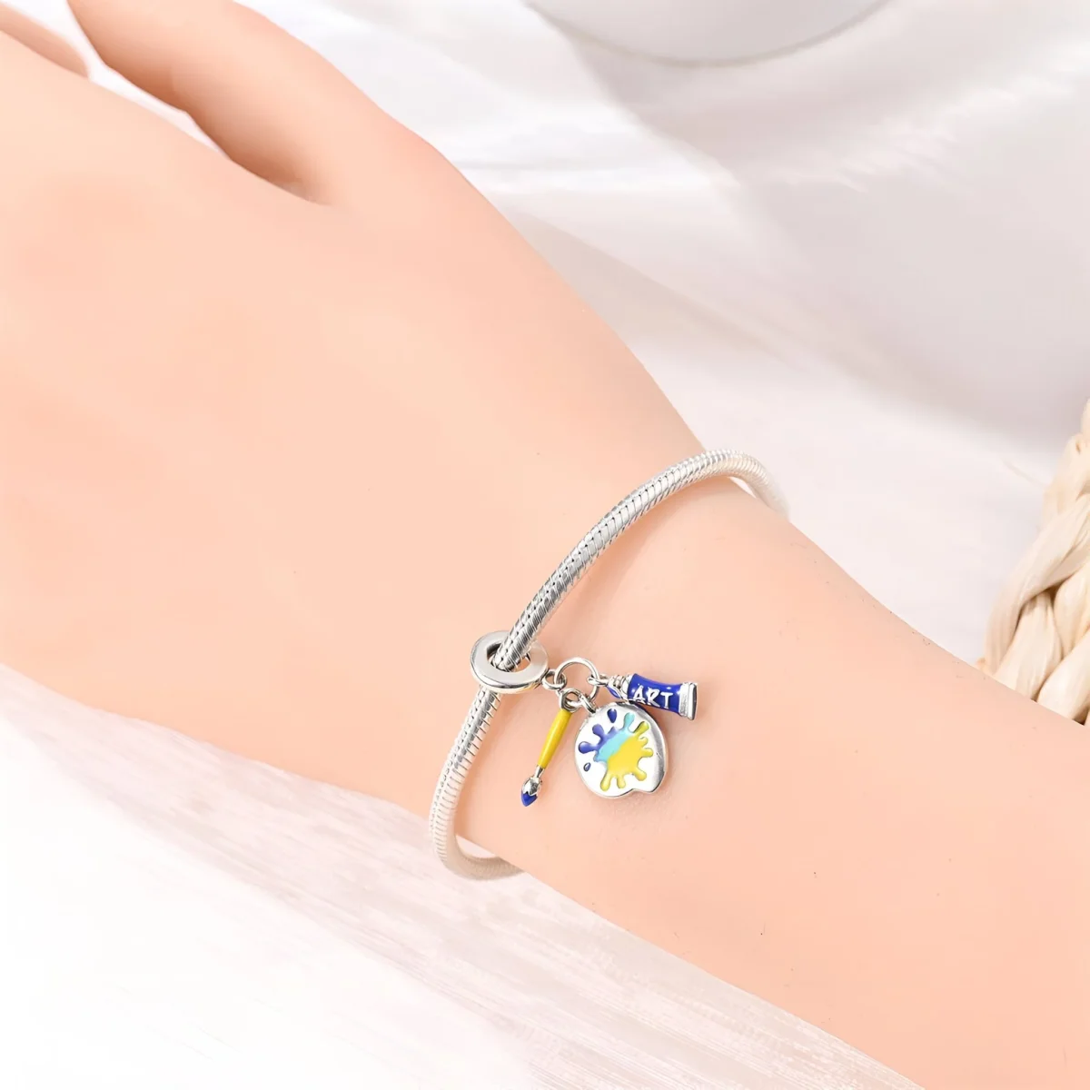 Charm pendant art et peinture, pour femme, modèle Jocasta – Image 3