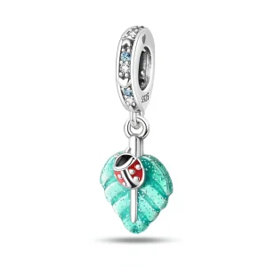 Charm pendant, coccinelle sur sa feuille, pour femme, modèle Fidelia