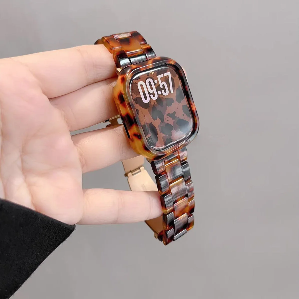 Coque intégrale avec bracelet pour Apple Watch, à maillons en résine effet léopard, style affirmé et moderne, modèle Kidine – Image 6