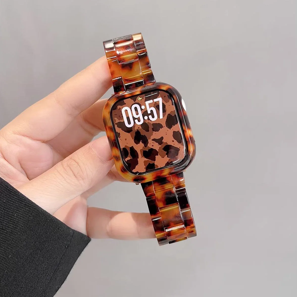 Coque intégrale avec bracelet pour Apple Watch, à maillons en résine effet léopard, style affirmé et moderne, modèle Kidine – Image 5
