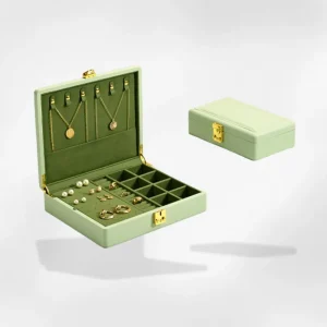 Boîte à bijoux avec serrure