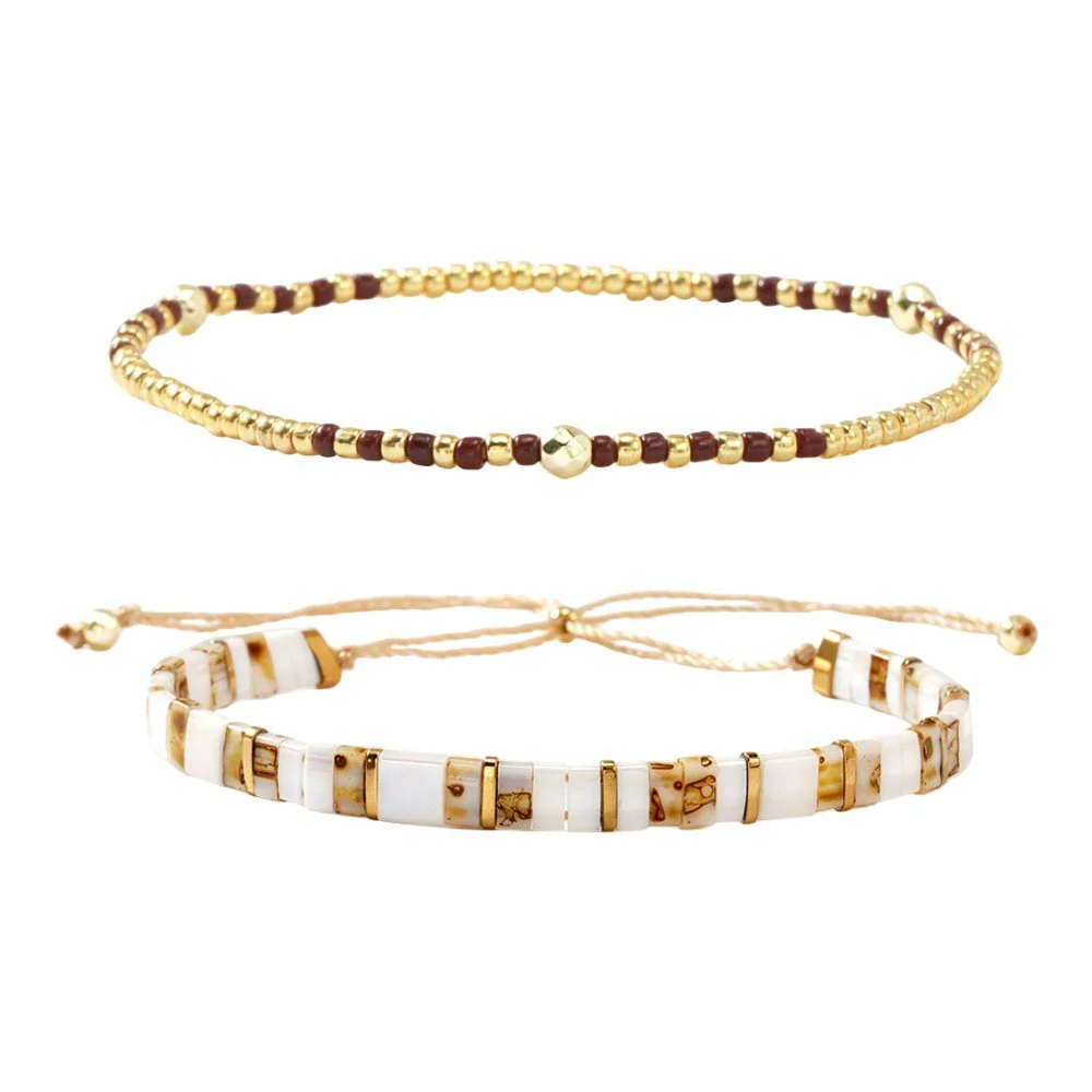 Set bracelets du japon à perles dorées et cubes marbrés blancs, style bohème chic et lumineux, modèle Kaede – Image 2